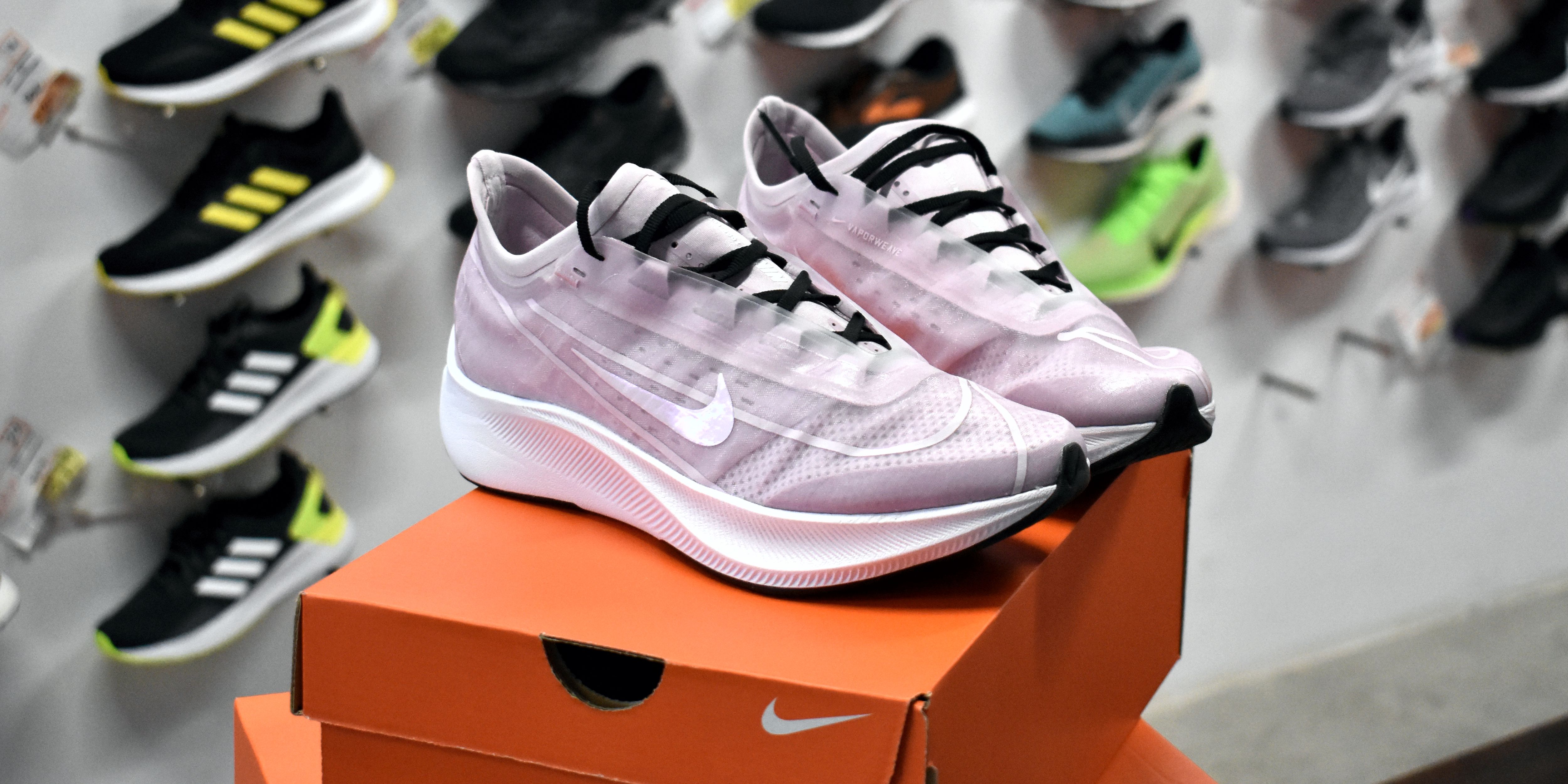 Zapatilla de running para mujer Nike Zoom Fly 3 - AT8241-501 - suela