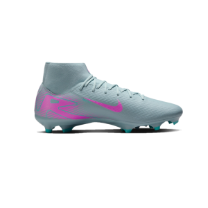 Vista exterior de las botas Nike Mercurial Superfly 10 Academy MG en gris, con textura NikeSkin y suela MG con tacos.