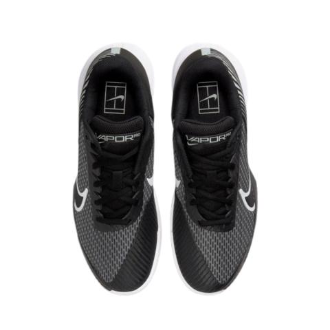 Zapatillas NikeCourt Air Zoom Vapor Pro 2 desde arriba, mostrando cordones asimétricos y lengüeta acolchada.