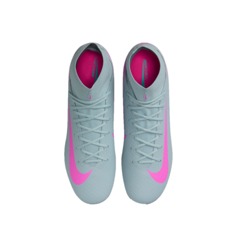 Detalle superior de las Nike Mercurial Superfly 10 Academy MG con cordones y cuello ajustado