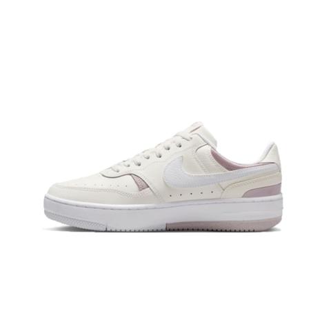 Nike Gamma Force Mujer DX9176-114 – Vista lateral interior - Diseño interno limpio con perfil urbano y acabados retro.