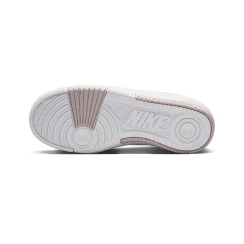 Nike Gamma Force Mujer DX9176-114 – Vista de la suela: Suela con patrón de agarre duradero para uso dia