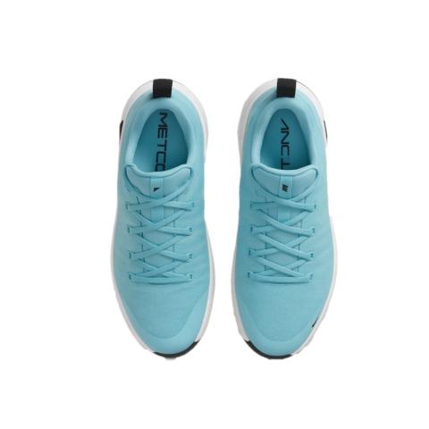 Vista superior del par de zapatillas Nike Metcon Free en azul claro, con cordones planos y lengüeta con tirador, mostrando el diseño simétrico y transpirable del empeine.