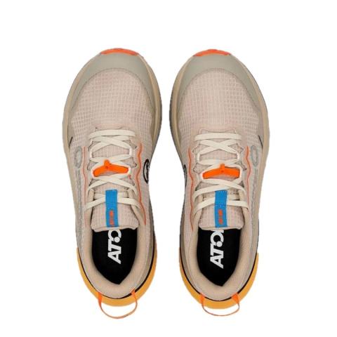 Zapatilla Atom Terra Max Nitro Sand vista desde arriba, mostrando cordones y lengüeta.