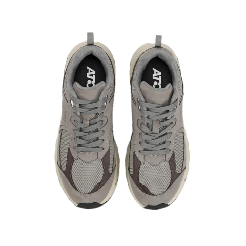 Zapatilla Atom Urban Nobuck vista desde arriba, resaltando los cordones y la lengüeta.