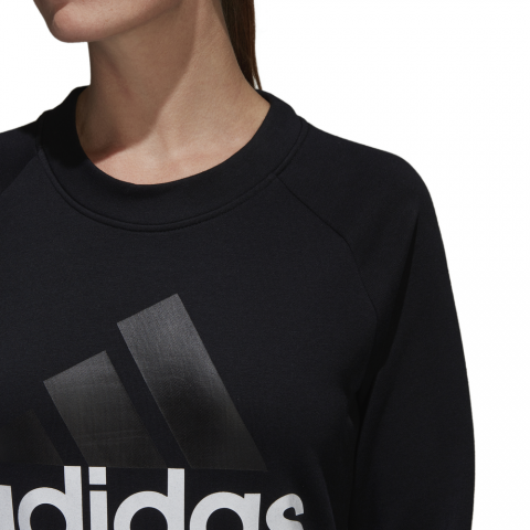 S97079_APP_on-model_detail-1_white