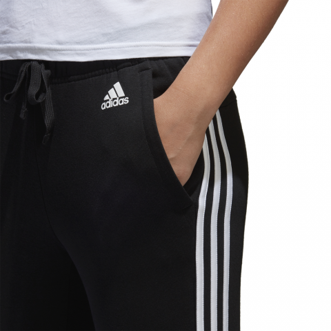 S97117_APP_on-model_detail-1_white
