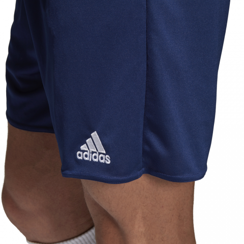 AJ5883_APP_on-model_detail-2_white