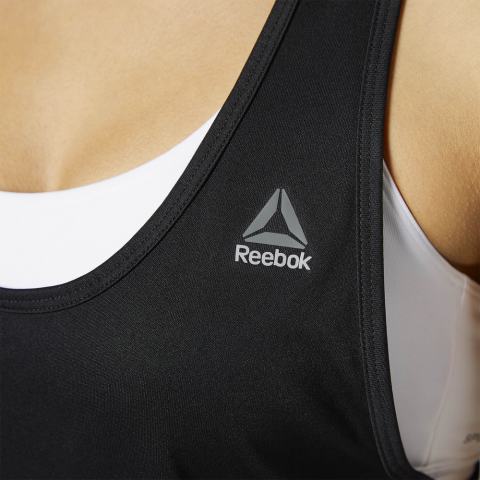 BQ2995_APP_on-model_detail-1_white