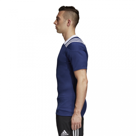 BS3185_APP_on-model_side_white