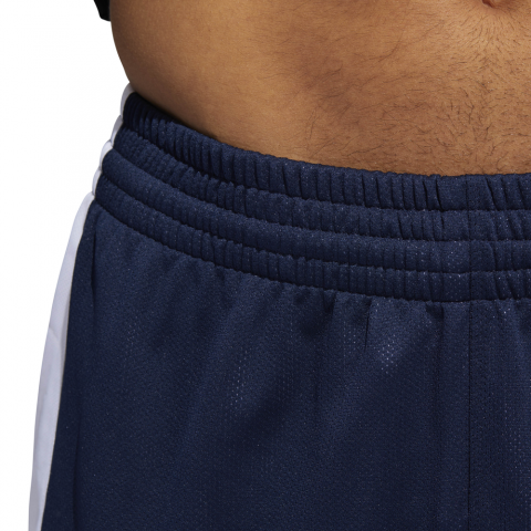 CD8676_APP_on-model_detail-2_white