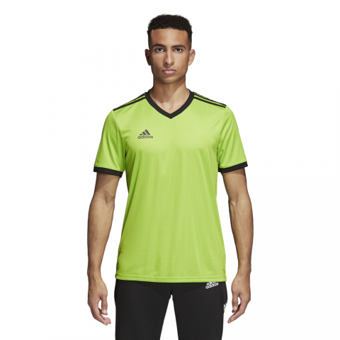 CE1716_APP_on-model_standard_white