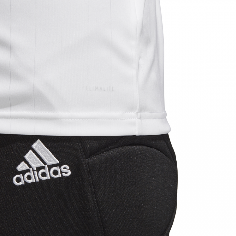 CE1717_APP_on-model_detail-2_white