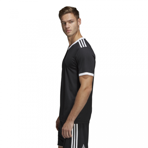 CE8934_APP_on-model_side_white