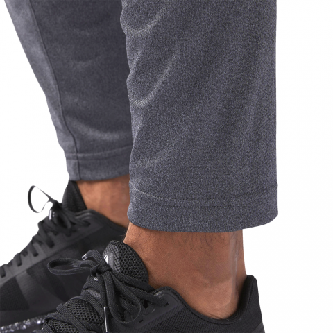 CF2908_APP_on-model_detail-2_white