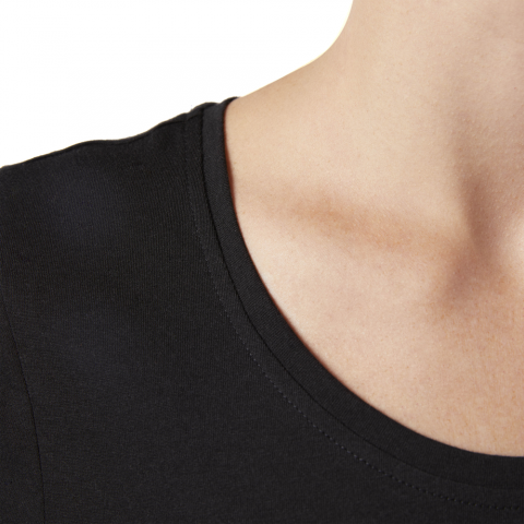 CF4455_APP_on-model_detail-2_white