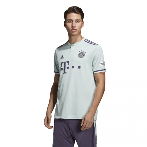 CF5410_APP_on-model_standard_white