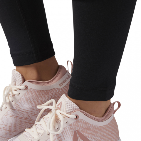 CF8593_APP_on-model_detail-3_white