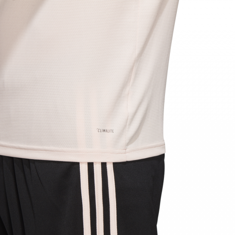 CG0038_APP_on-model_detail-2_white