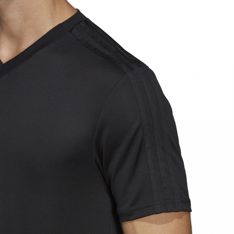 CG0351_APP_on-model_detail-2_white