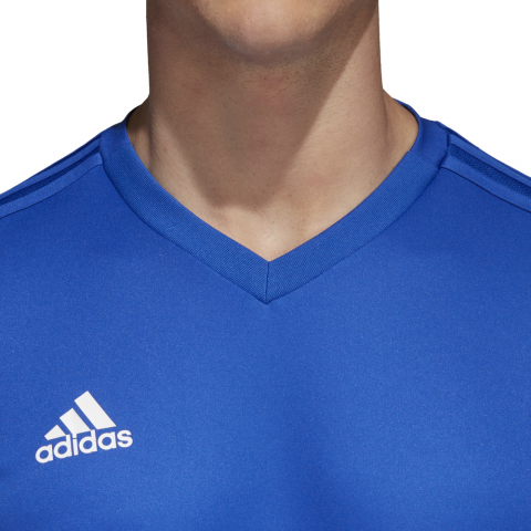 CG0352_APP_on-model_detail-2_white