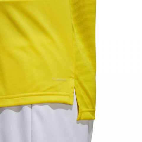 CG0357_APP_on-model_detail-1_white