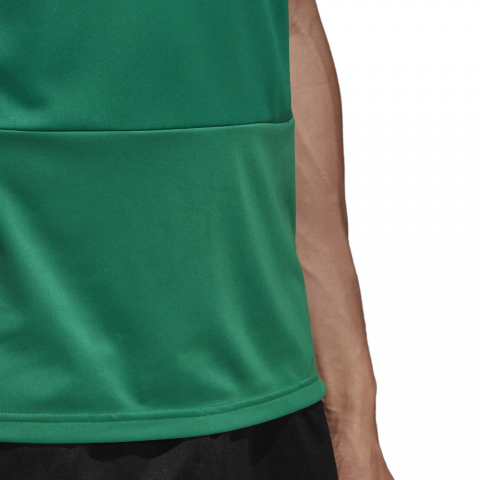 CG0358_APP_on-model_detail-3_white