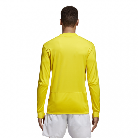 CG0384_APP_on-model_back_white