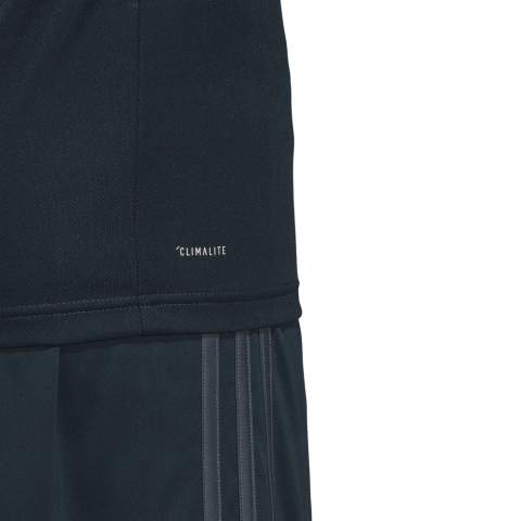 CG0534_APP_on-model_detail-3_white