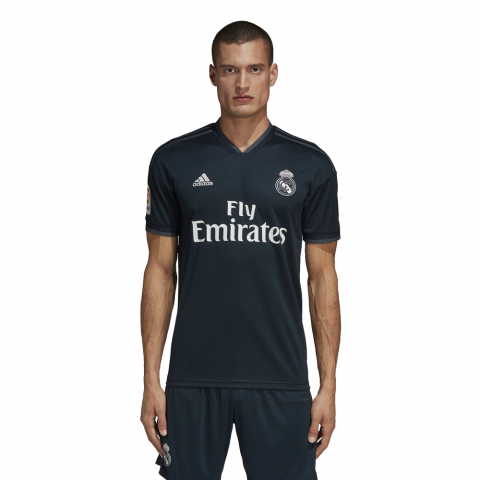 CG0534_APP_on-model_standard_white
