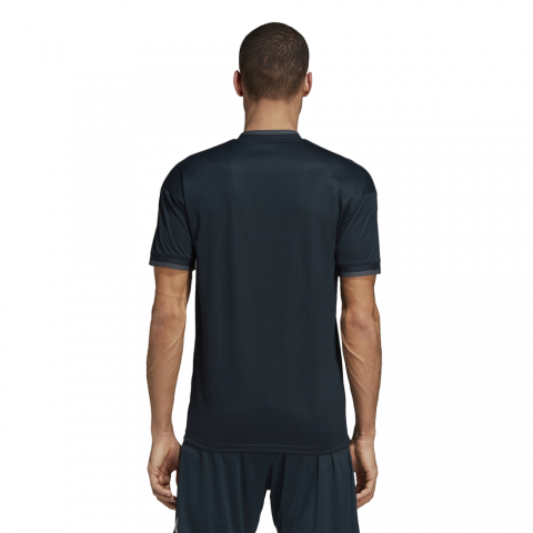CG0584_APP_on-model_back_white