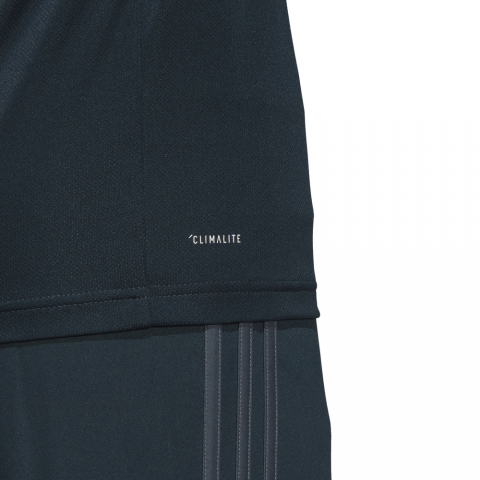 CG0584_APP_on-model_detail-3_white