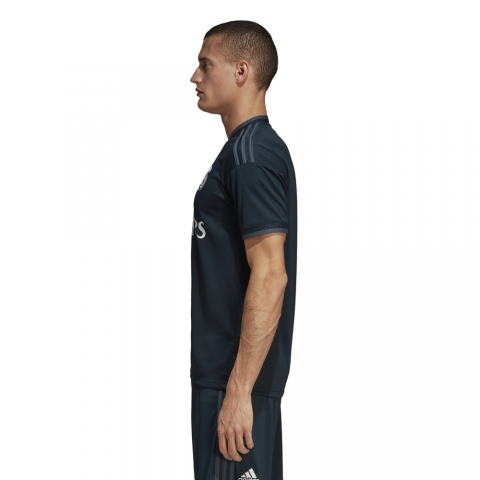 CG0584_APP_on-model_side_white