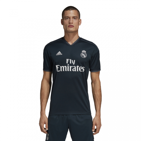 CG0584_APP_on-model_standard_white