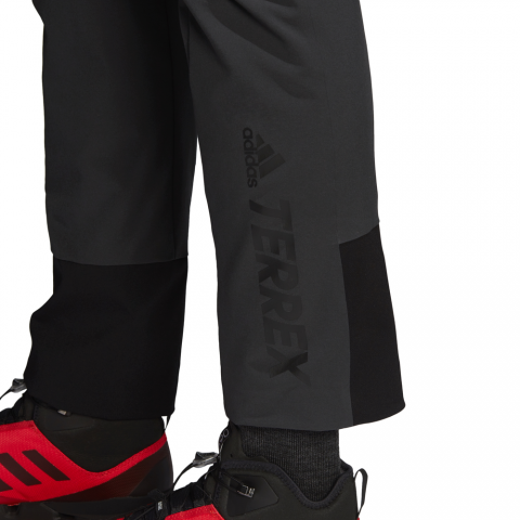 CG2474_APP_on-model_detail-2_white