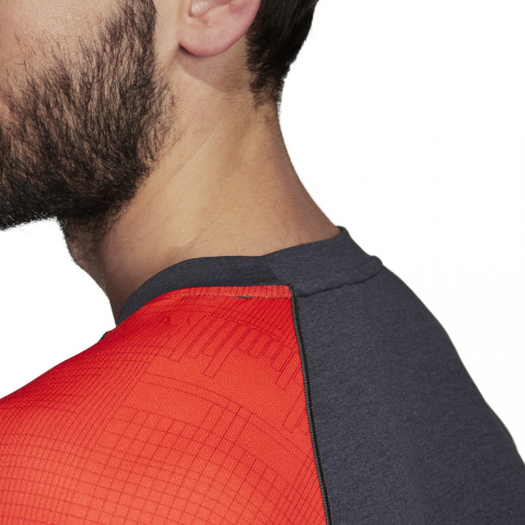 CG2503_APP_on-model_detail-3_white