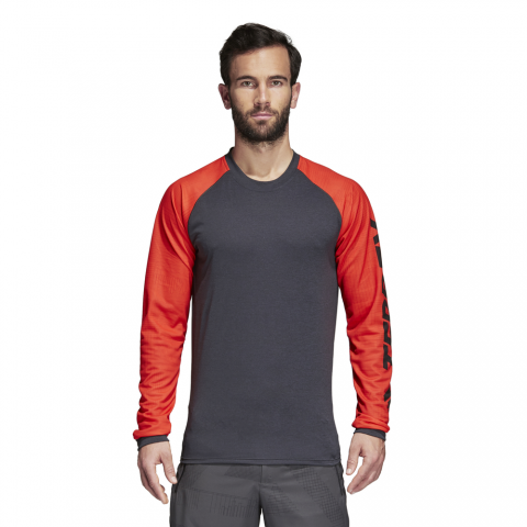 CG2503_APP_on-model_standard_white