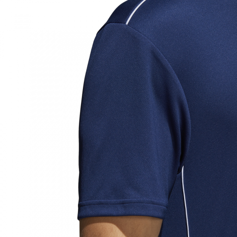 CV3450_APP_on-model_detail-3_white