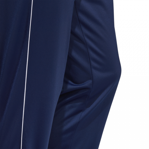 CV3585_APP_on-model_detail-2_white