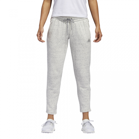CW2250_APP_on-model_standard_white