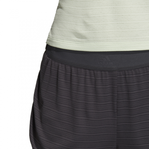 CW4054_APP_on-model_detail-1_white