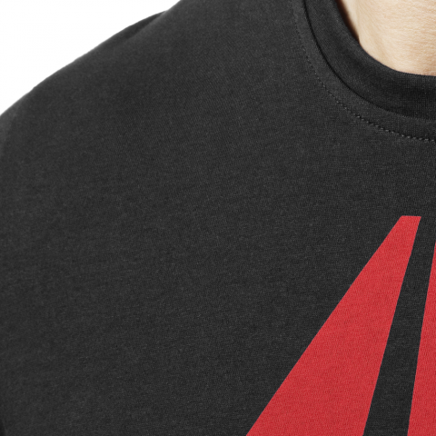 CW5368_APP_on-model_detail-1_white