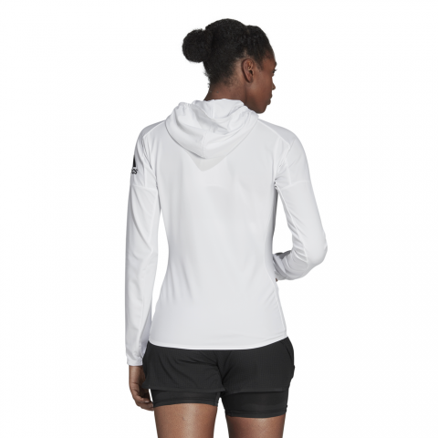 CY5511_APP_on-model_back_white