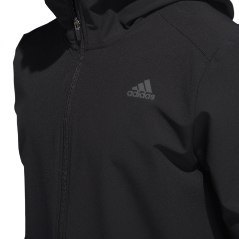 CY5776_APP_on-model_detail-1_white