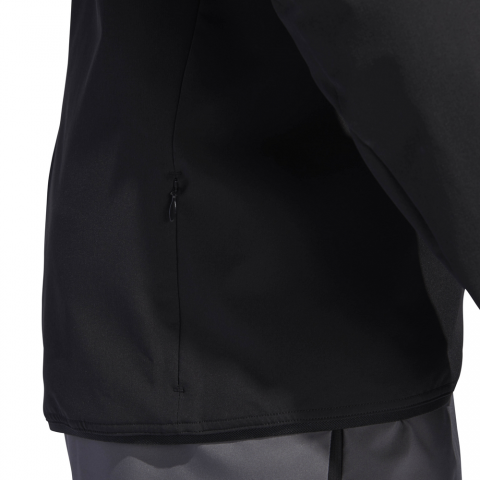 CY5776_APP_on-model_detail-2_white