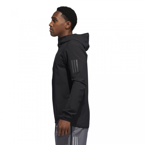 CY5776_APP_on-model_side_white