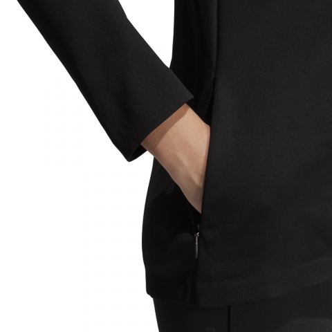 CZ2257_APP_on-model_detail-1_white