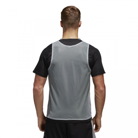 D84856_APP_on-model_back_white
