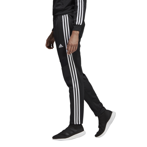 D95918_APP_on-model_side_white
