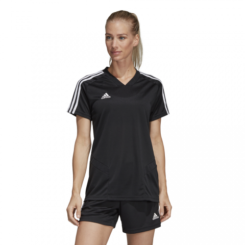 D95932_APP_on-model_standard_white